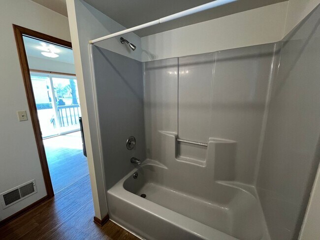 Building Photo - 622 Grand St