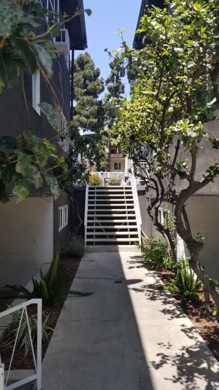 Building Photo - 7062 Lanewood Ave