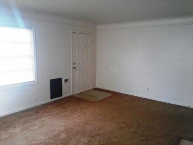 Building Photo - Clean, Spacious, and Rent Ready 2 bedroom ...