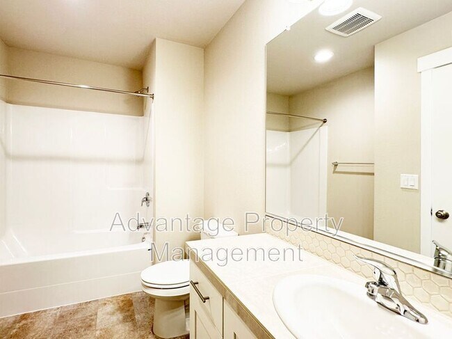 Building Photo - 5025 NW Torchcrest Pl