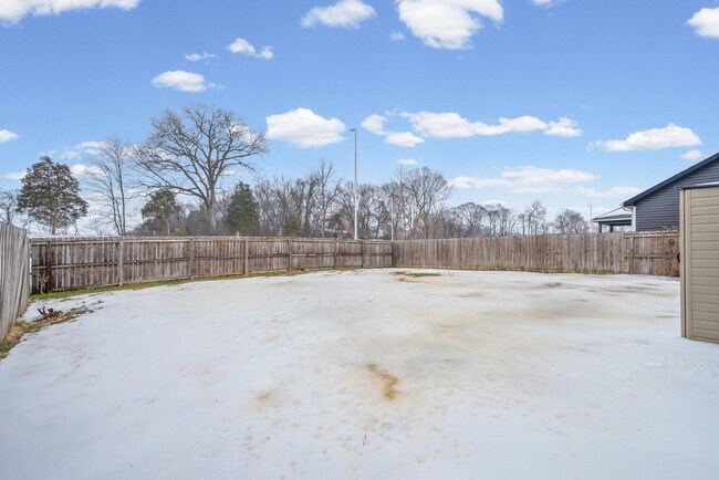 Building Photo - 1151 Eagle's View Dr