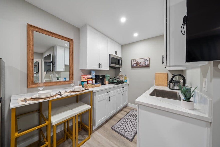 Building Photo - 9827 San Diego St