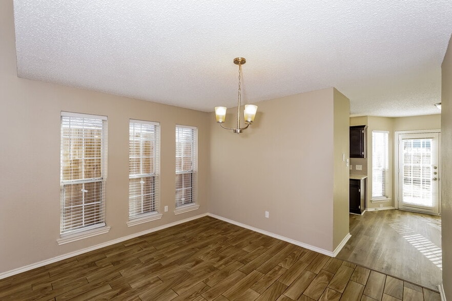 Building Photo - 3305 Wilmington Dr