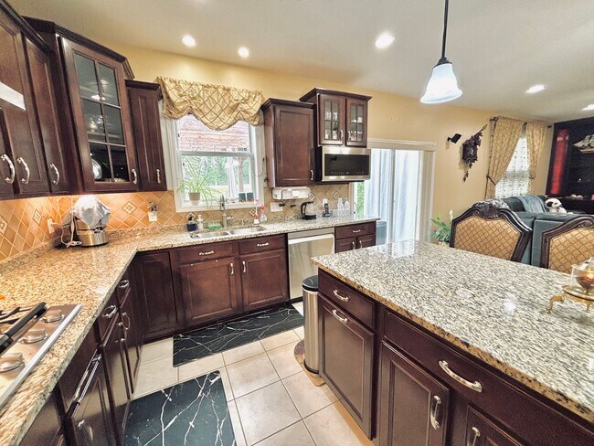 Building Photo - ONE OF A KIND 5bed/4bath!  *HOME THEATER* ...