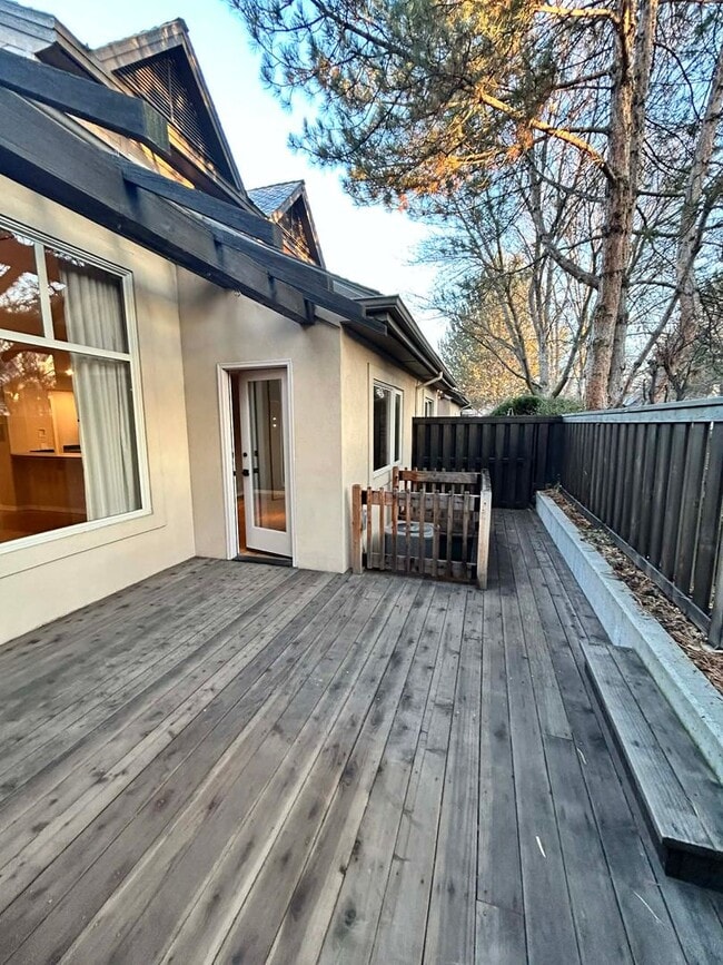 Building Photo - Modern 2-Bedroom Condo with Loft & 2 Car Garage!