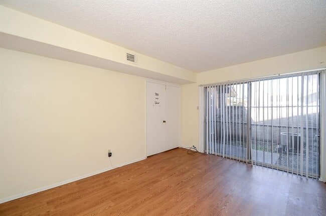 Building Photo - 6361 Cattails Ln
