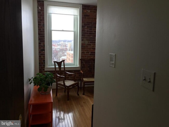 Building Photo - 1615 Q St NW