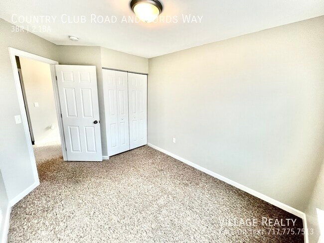 Building Photo - 703 Country Club Rd