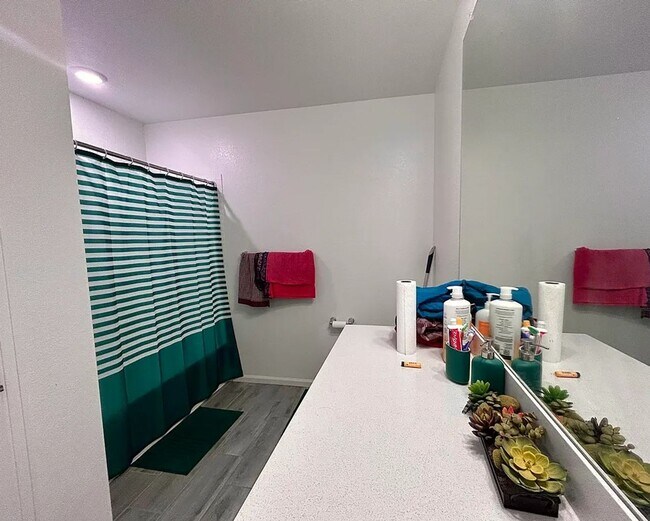 Building Photo - Senderos Creek 3bd paired home