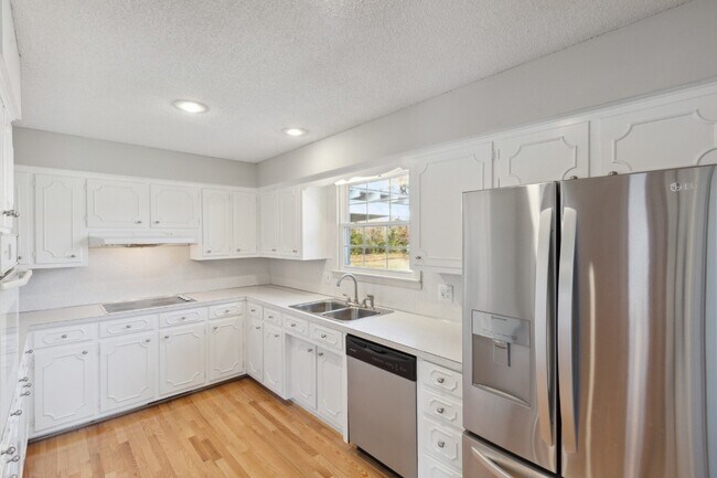 Building Photo - 220 Bartonwood Dr