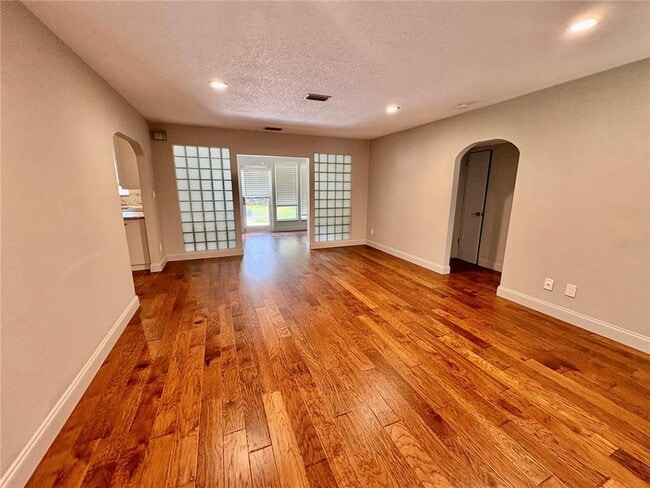 Building Photo - 438 Lakeview Ave