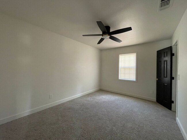 Building Photo - Fresh-Start Haven – Move-In Ready 3-Bed Gem!