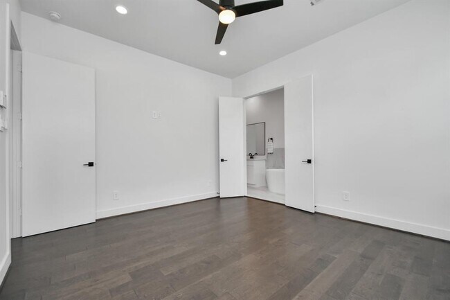 Building Photo - 849 Mansfield St