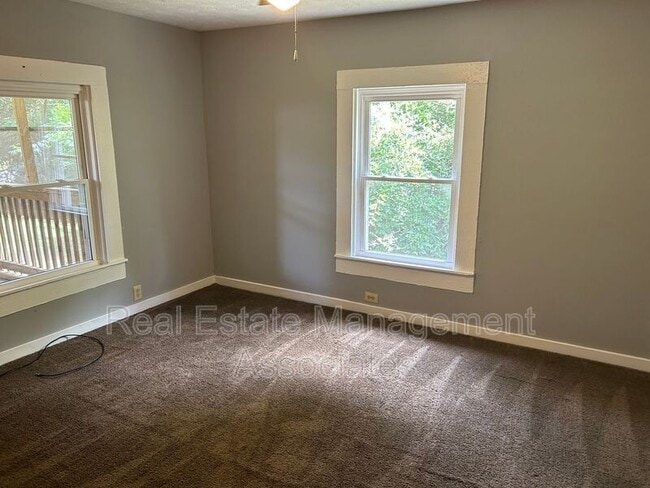 Building Photo - 1337 N 9th St