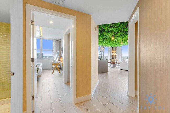 Building Photo - 4010 S Ocean Dr