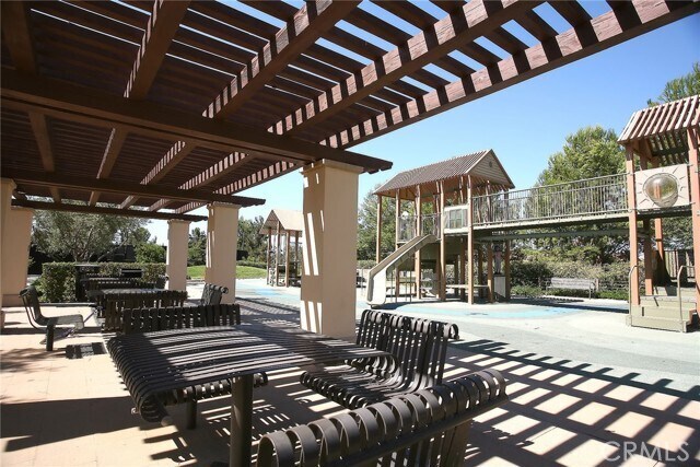 Building Photo - 204 Sutters