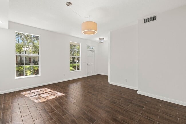 Building Photo - 108 Courtenay Ct