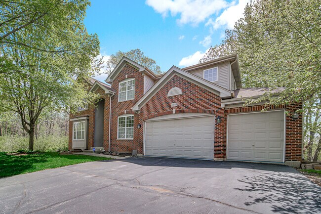 Building Photo - 1344 Essex Dr