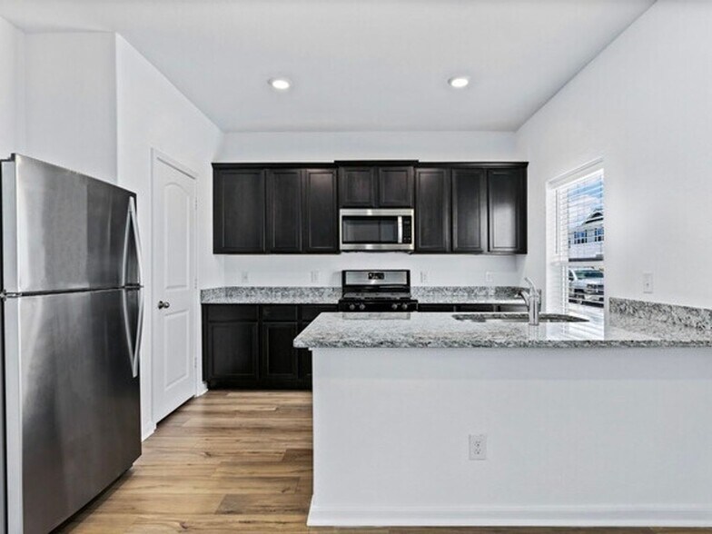 Building Photo - 10826 Emerick St