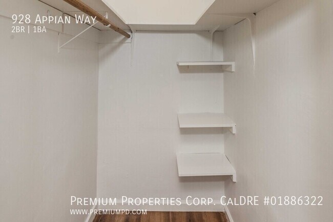 Building Photo - 928 Appian Way