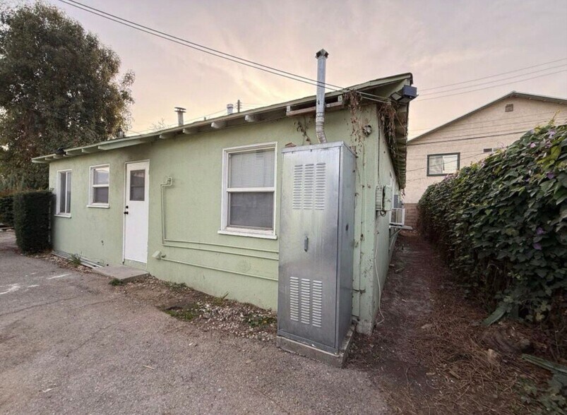 Building Photo - 731 W Vernon Dr