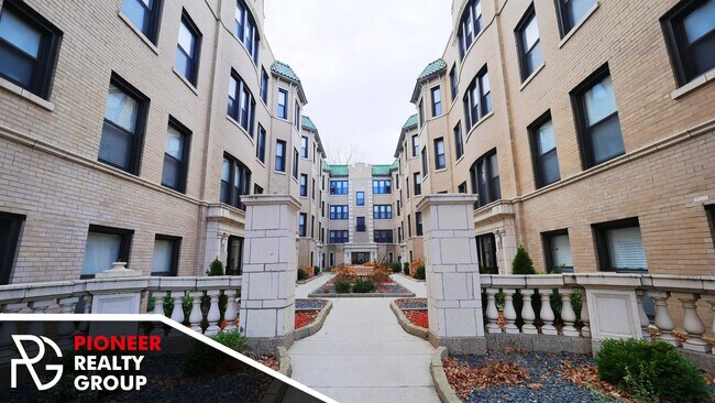 Primary Photo - 4034 N Ashland Ave