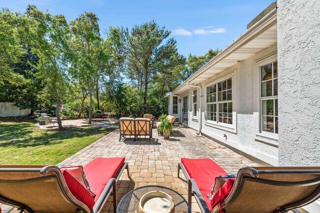 Building Photo - 220 Seabreeze Cir