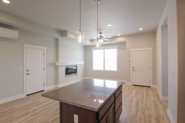 Building Photo - 1392 Bonhurst Dr