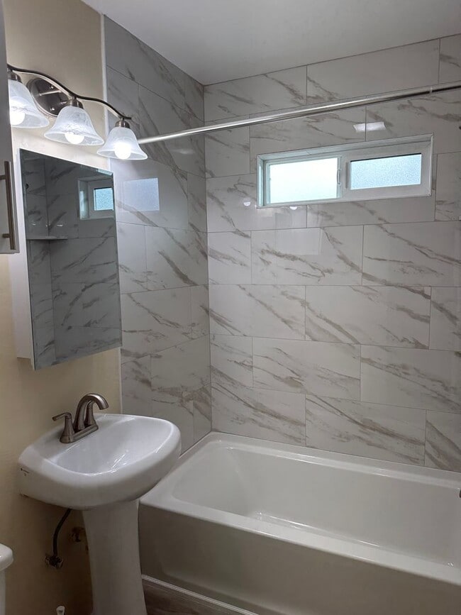 Building Photo - 317 Richfield Ave