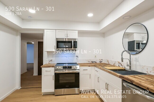 Building Photo - 590 Sarah Ln