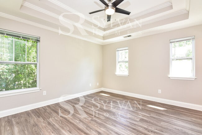 Building Photo - Enjoy living the good life in this 3 bedroom, 2 bathroom home