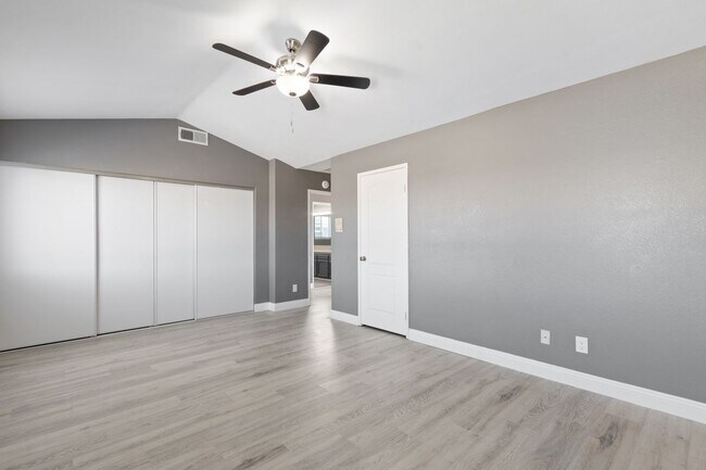 Building Photo - 43865 Carefree Ct