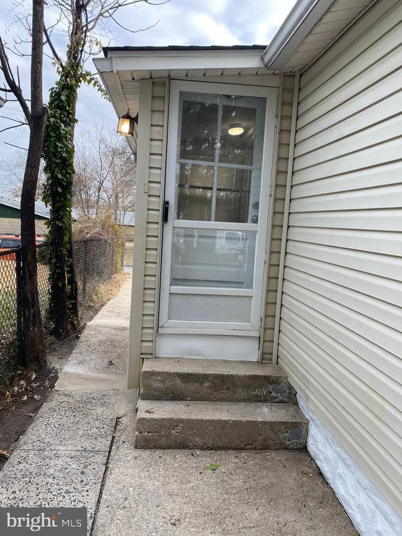 Building Photo - 258 Birch St