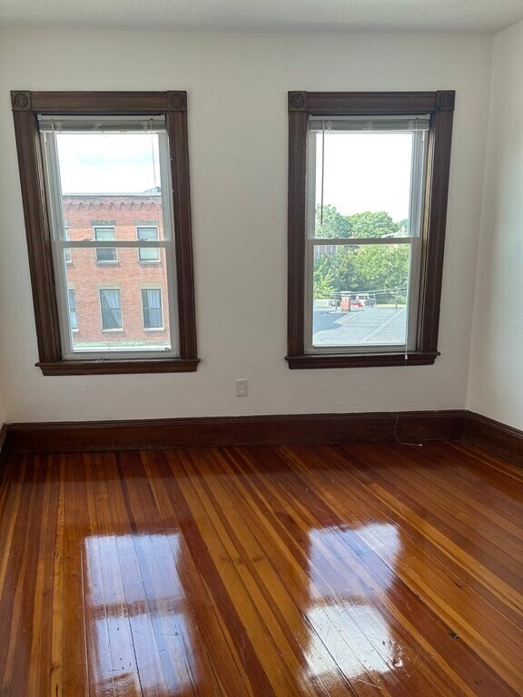 Building Photo - 364 Centre St