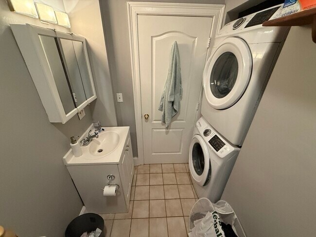 Building Photo - 146 W Fourth St