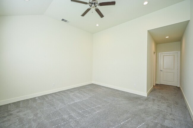 Building Photo - 1106 Fuschia Rd