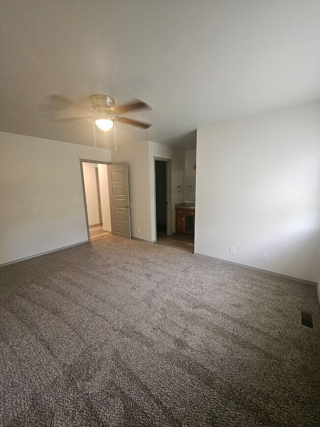 Building Photo - Yuma Duplex