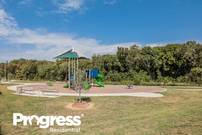 Building Photo - 734 Oakhurst Dr