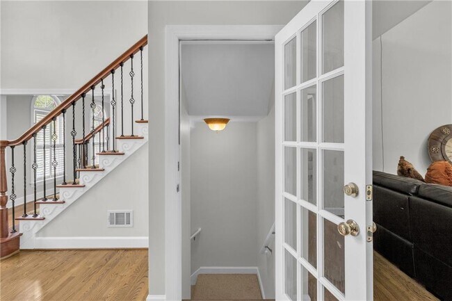 Building Photo - 1085 Castle Pointe Ln