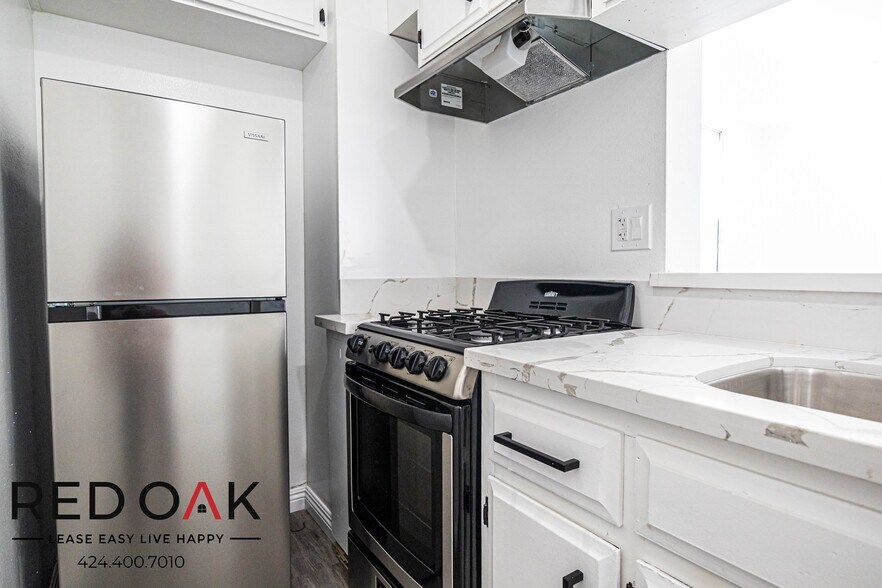 Building Photo - 10810 Sarah St