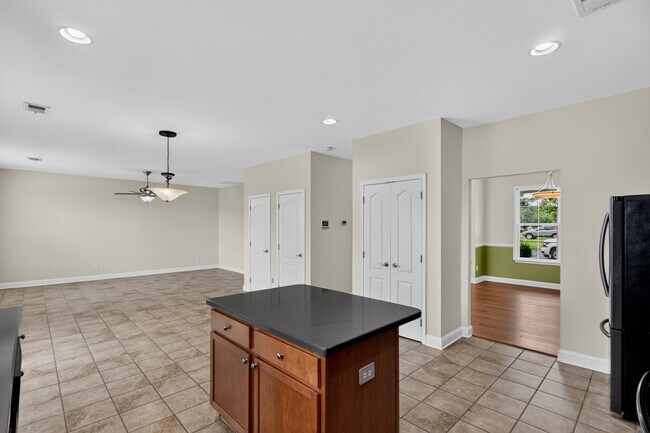 Building Photo - 152 Spindle Way