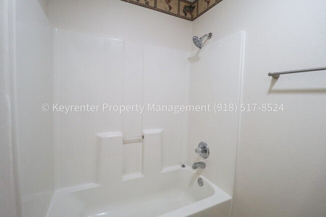 Building Photo - 4 Bed | 2 Bath in Broken Arrow!