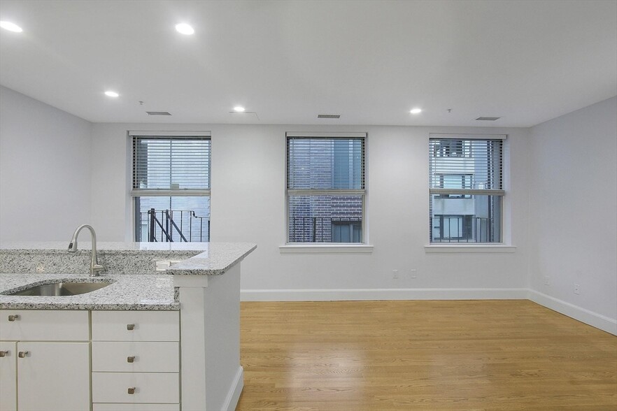 Primary Photo - 134 Boylston St