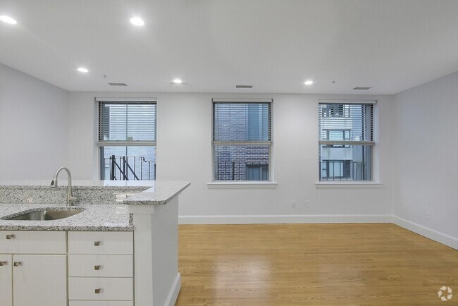 Building Photo - 134 Boylston St