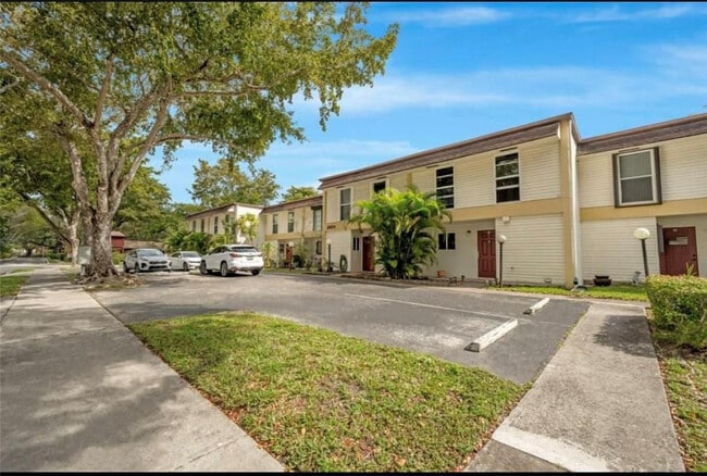 Building Photo - 2801 N 34th Ave