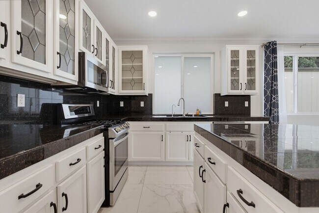 Building Photo - 3239 Canyon View Dr