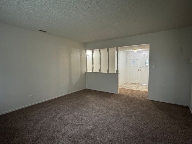 Building Photo - Three Bed, Two Bath Home In North Stockton