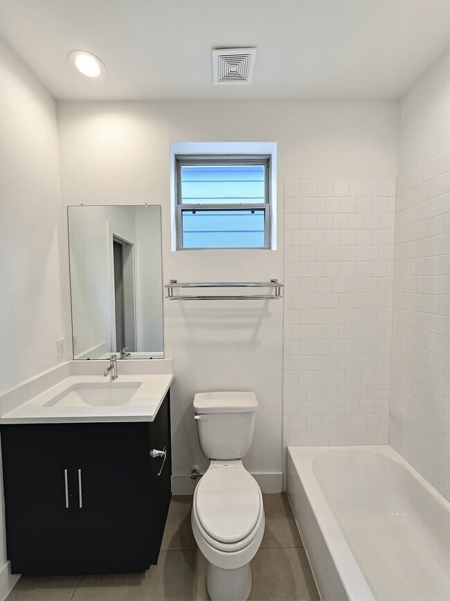 Building Photo - 2613 Hutchins St