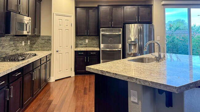 Building Photo - 4-bed, 2.5 bath, 2,498 sq ft home in Mount...