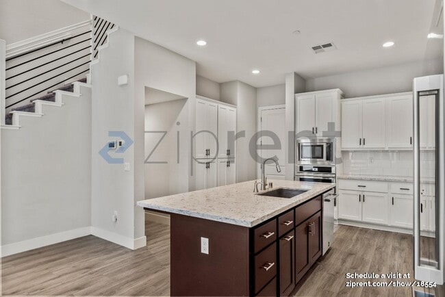 Building Photo - 842 Anson Ln